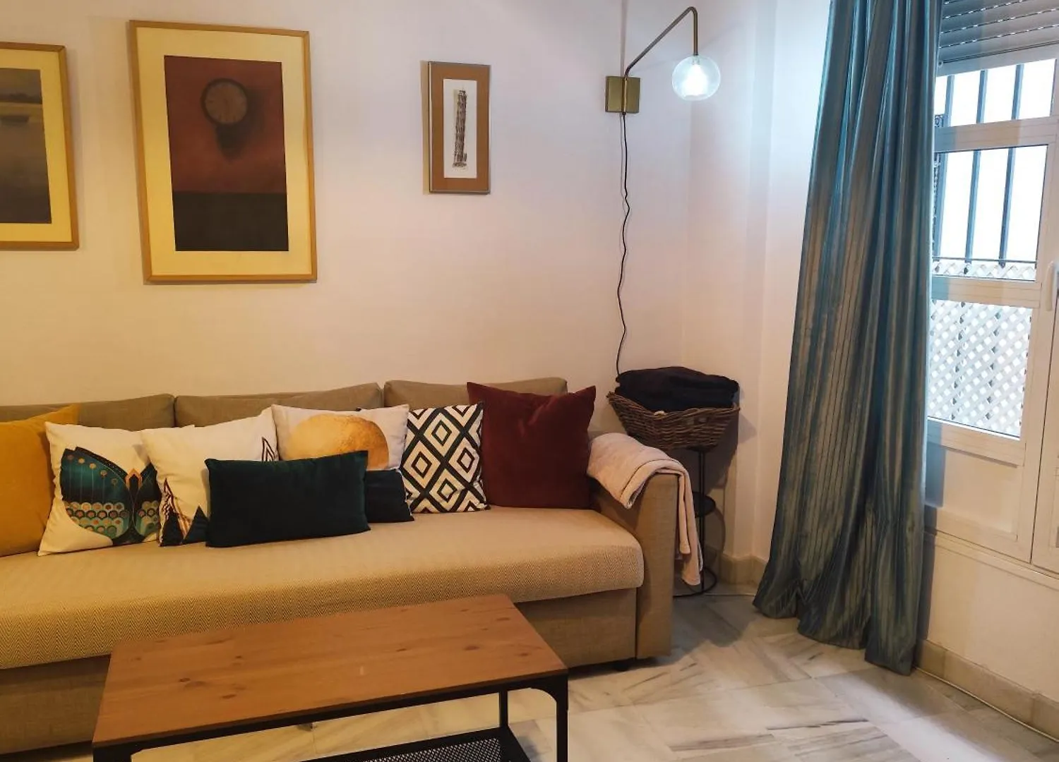 Apartamento San Luis. Plaza De Parking Gratis!!! Seville Apartment